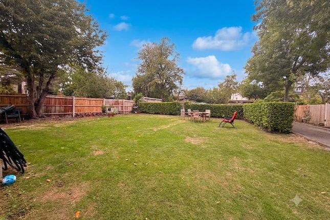 206, Coombe Lane, Raynes Park photo 4