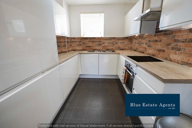 Flat to rent in Hunting Place, Hounslow