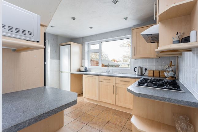 13 Roffeys Close, Crawley photo 2
