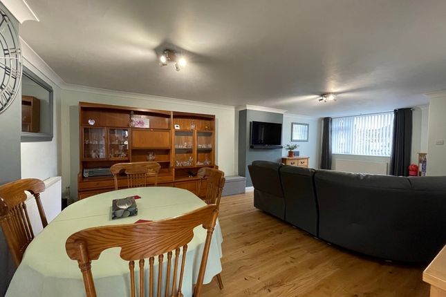 End terrace house for sale in Woodberry Drive, Sittingbourne