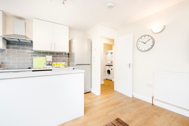 Youngs Court, Charlotte Despard Avenue, Battersea photo 3