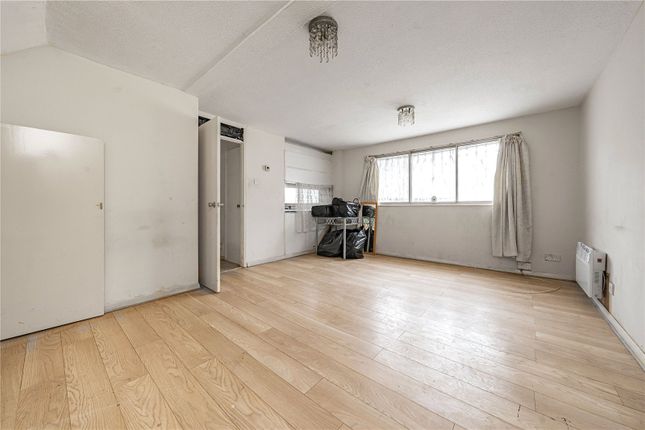 1, Cranston Close, Hounslow photo 2