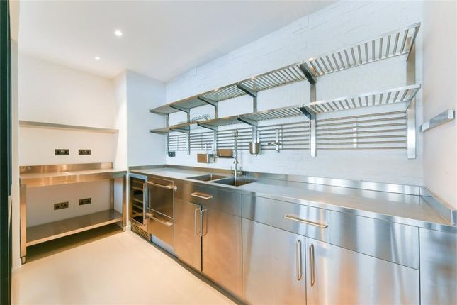 Flat 2, 28, Narrow Street, London photo 4