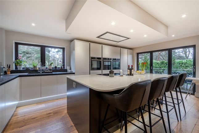 7B, Walkers Ridge, Surrey photo 2