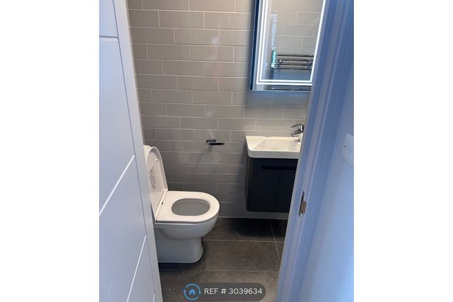 Flat, Wimbledon Park Road, London photo 3