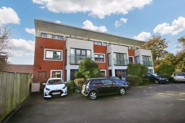 Thumbnail Flat for sale in Skyline Mews, High Wycombe