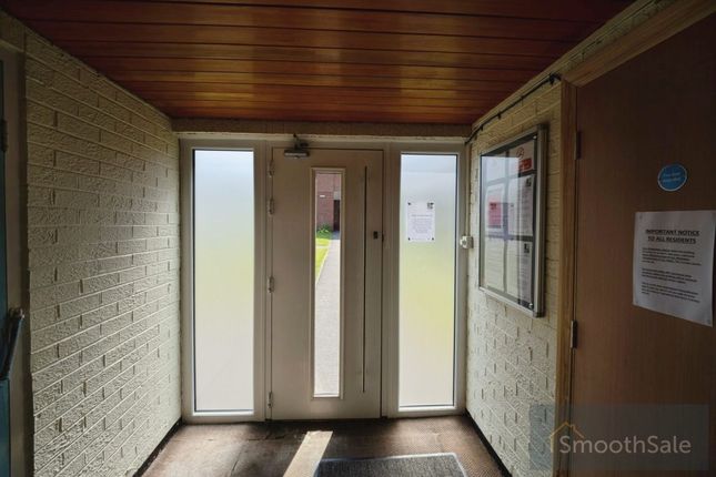 18, Blackmoor Court, Leeds photo 2