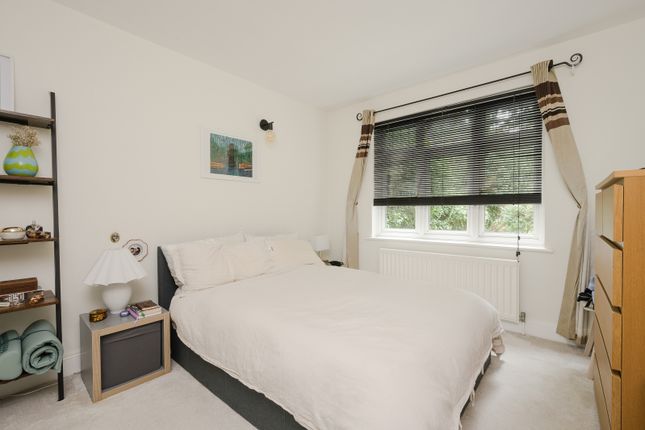 4, Pixham Court, Wimbledon photo 4