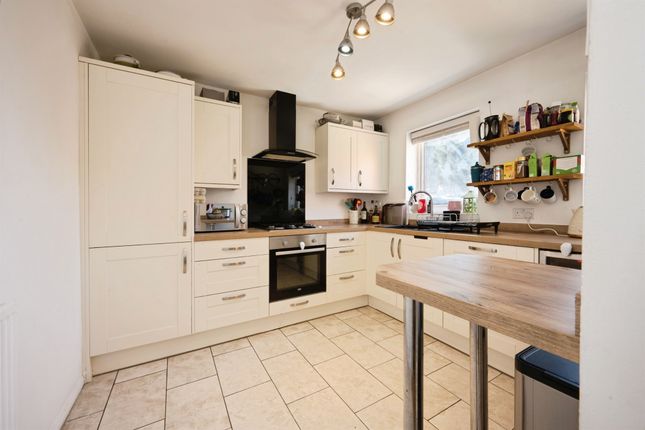 43, Blackwater Drive, Aylesbury photo 3