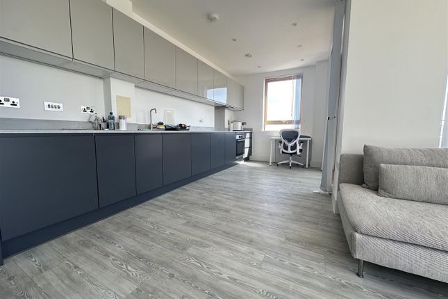 Flat 33, Swift Court, Tavy Bridge, London photo 4