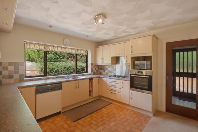 11, White Leas, Chesterfield photo 4