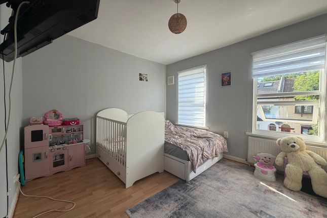 37, Downsell Road, Greater London photo 4