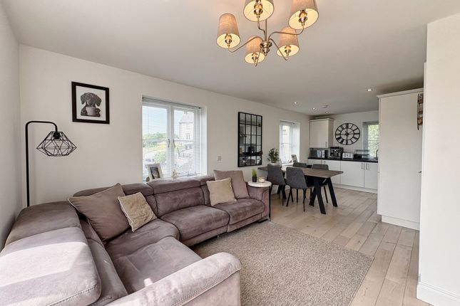 12 Meadow Bank, Neath photo 2