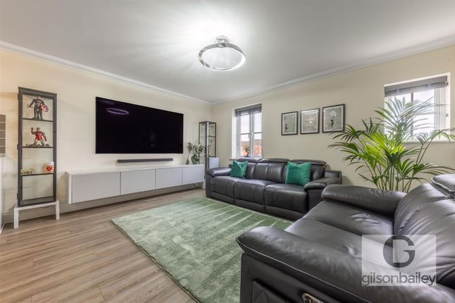 13, Pond Way, Norwich photo 2