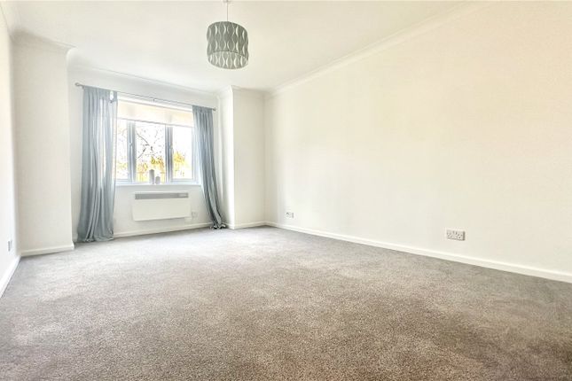 Flat 10, Golden Court,, Park Road, Hertfordshire photo 2