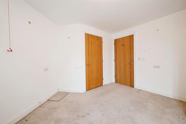 Flat for sale in Reading Road, Henley-On-Thames