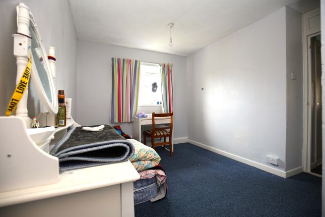 Flat for sale in Hinkler Road, Thornhill, Southampton, Hampshire