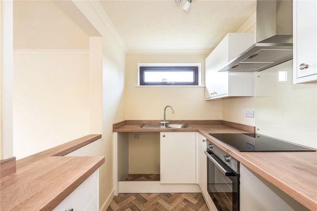 Flat 3, Rotherley,, Station Road, Hampshire photo 3