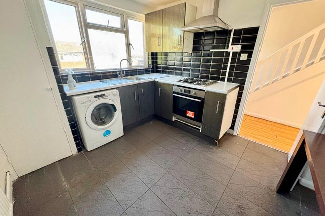 Flat 8, Birch House, Acacia Road, LONDON photo 3