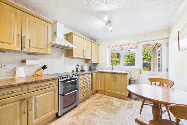 12, Glebe Close, Surrey photo 4