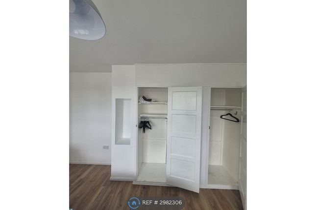 Churchill Avenue, Aylesbury photo 3