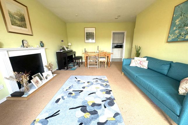 Flat 12 Winter Lodge, 1 Fern Walk, London photo 4
