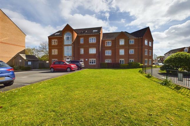 Flat for sale in Hainsworth Park, Hull