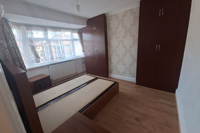 23, Rosslyn Avenue, DAGENHAM photo 4