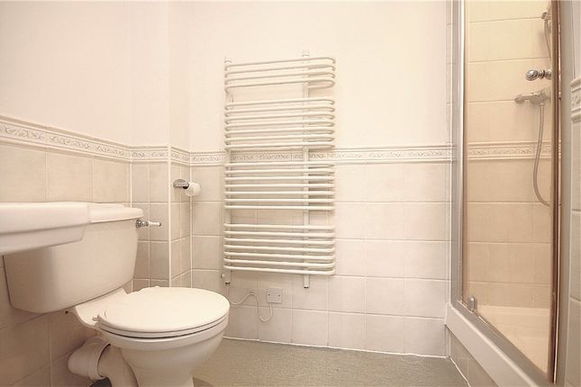 Flat 12 Wraysbury Hall,, Ferry Lane, Staines-upon-Thames photo 4