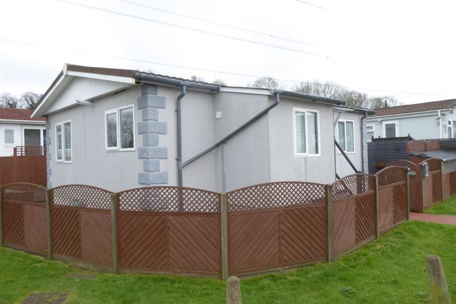 Mobile/park home for sale in Meadow Close Park, Bricket Wood, St Albans, Hertfordshire