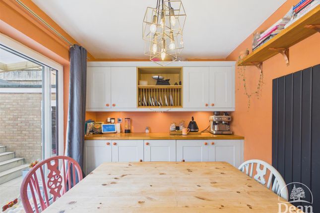 8, Limeway, Lydney photo 3