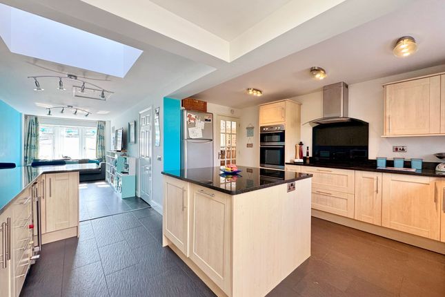 23 Priory Green, Swindon photo 3