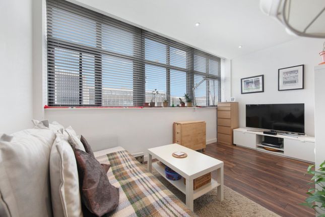 26, Talbot Skyline, Imperial Drive, Harrow photo 4