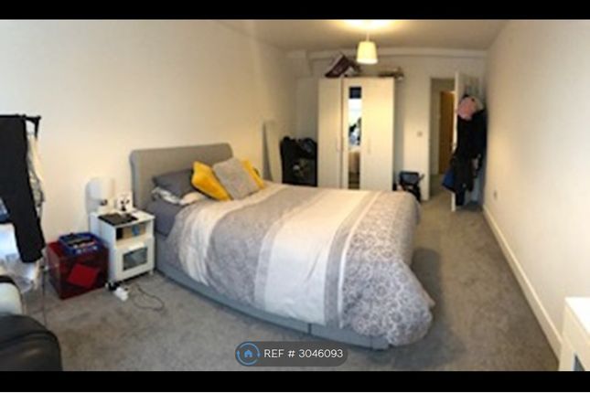 Flat, Middleton House High Street, Horley photo 2
