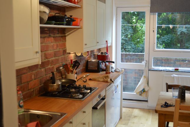 6 Carnoustie Drive, London photo 4