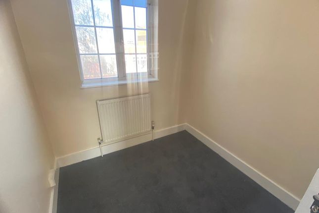 Flat to rent in The Broadway, Southall