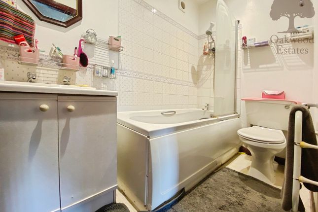 2 The Coach House, Castle Hill, Maidenhead photo 4