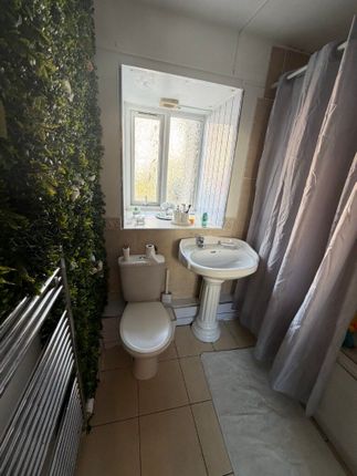 8 Reeves Court, Canterbury Gardens, Salford photo 4