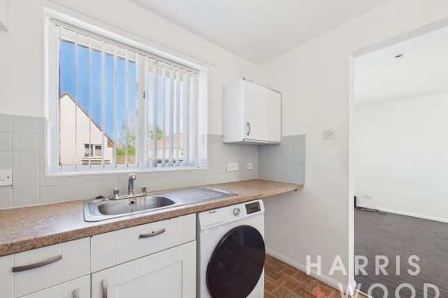 240 Dale Close, Stanway, Essex photo 3