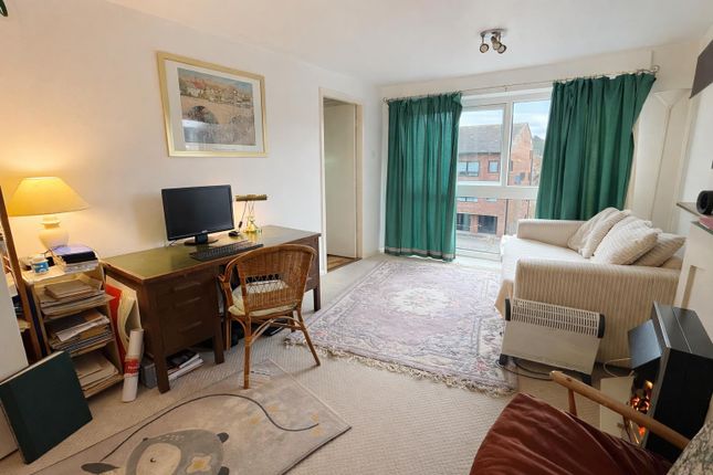 5, Stuart Court, Macclesfield photo 2