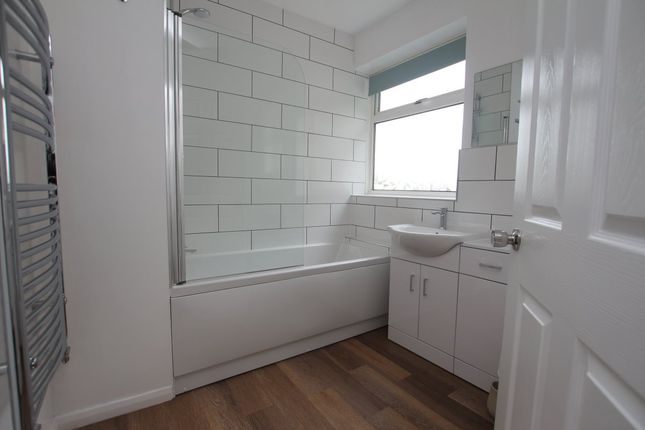 23, Ringley Road, Horsham photo 4