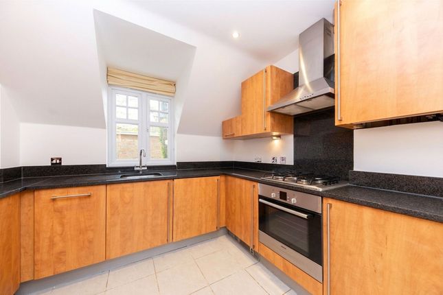 Flat 5, Burleigh Mansions, Walton-On-Thames photo 4