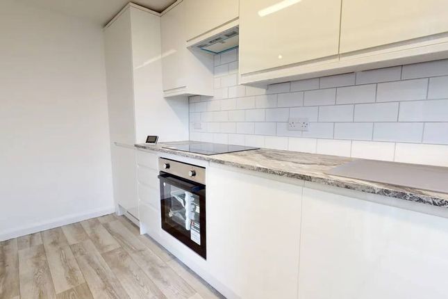 Thumbnail Flat to rent in Waddon Park Avenue, Waddon, Croydon