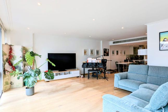 Flat for sale in 26 Hertsmere Road, Canary Wharf, London