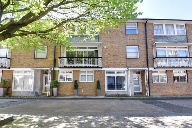 Thumbnail Terraced house to rent in Chester Close North, Regents Park, Regents Park