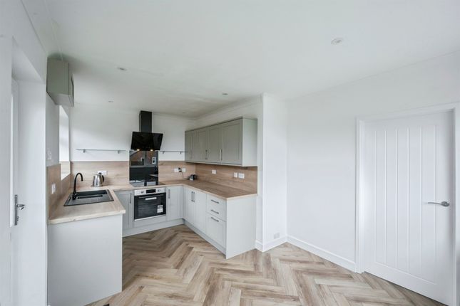 15, Rufford Rise, Rotherham photo 3