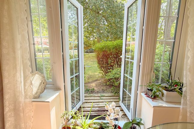 2 Pear Tree Court, Forelle Way, Carshalton photo 4