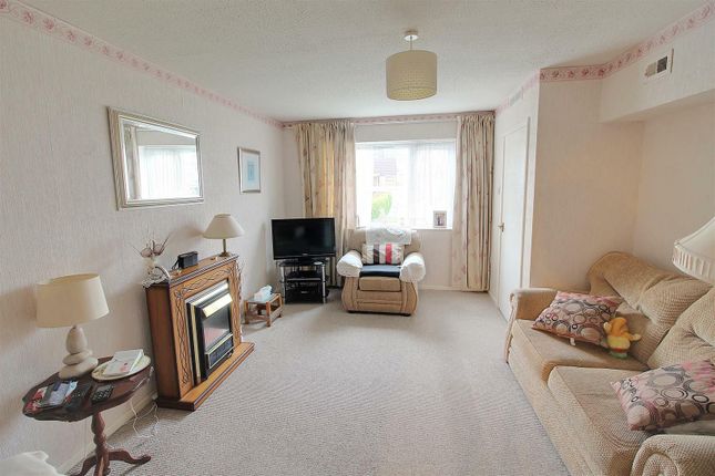 26, Oak Way, Gloucester photo 2