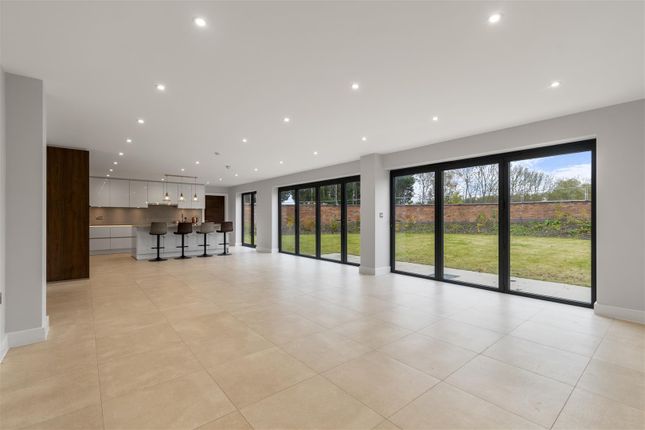 6, Hazelbrook, Walsall photo 2
