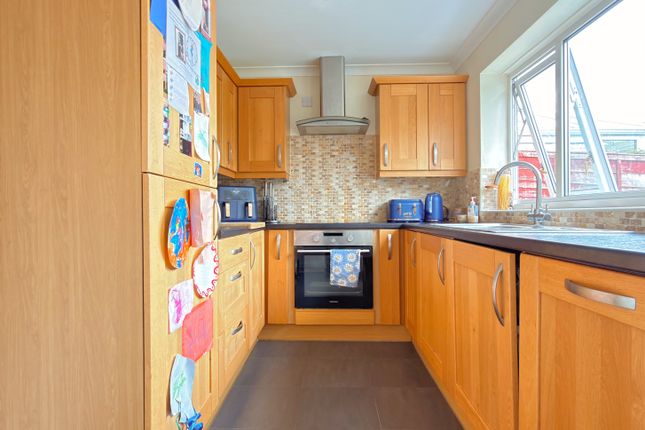 9, Jackson Close, Wolverhampton photo 4